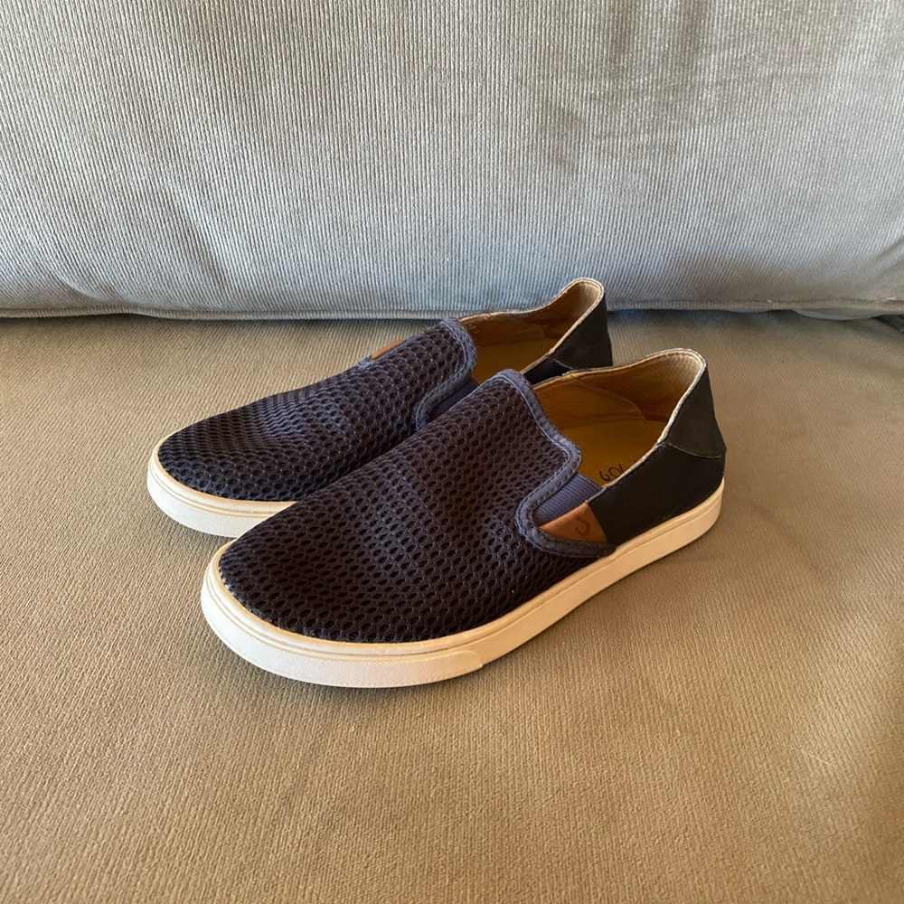 Olukai Slip On Loafers Women’s Size 6 (36 EU) Navy Blue Mesh Rubber